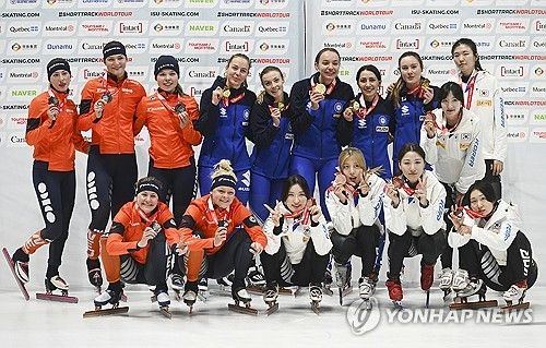 계주에서 메달 딴 한국 여자 쇼트트랙 대표팀(오른쪽)