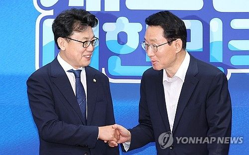 손잡은 여야 정책위의장