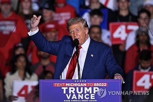 대선 D-10에 미시간주서 유세하는 트럼프 