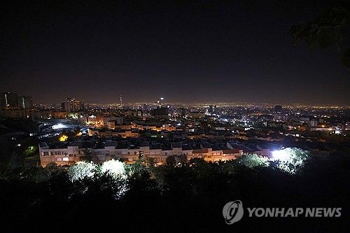 이스라엘군의 폭격으로 폭발음이 이어지는 이란 테헤란 시내
