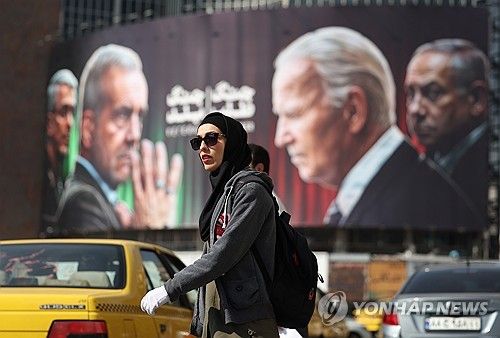 테헤란 시내에 걸린 조 바이든 미 대통령, 네타냐후 총리의 그림