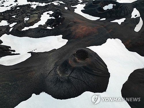 1961년 분화 당시 형성된 아이슬란드 아스캬 화산의 분화구