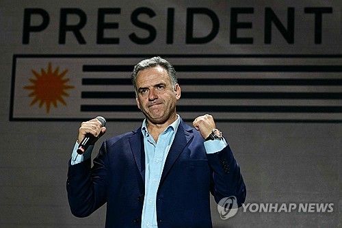 우루과이 대선 1차 투표 1위 오른 야만두 오르시 후보