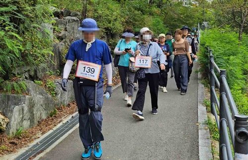 웨어러블 로봇 착용한 시민