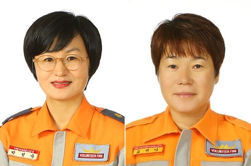 제주소방서 직할여성의용소방대 소속 박성숙 서무반장(왼쪽)과 고미나 현장관리반장