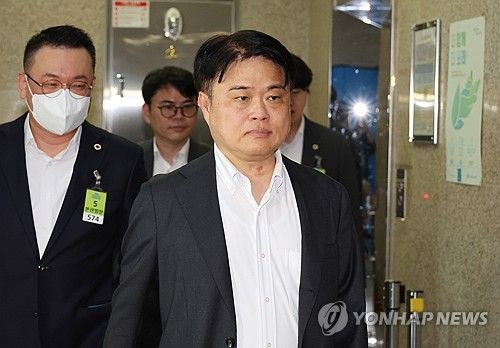 더불어민주당 대표실 향하는 임현택 의협회장