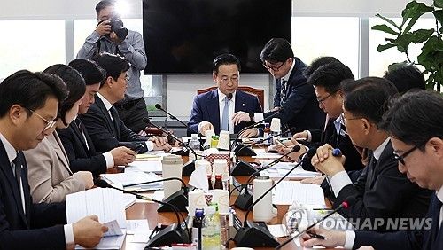 국회운영개선소위 주재하는 박성준 소위원장