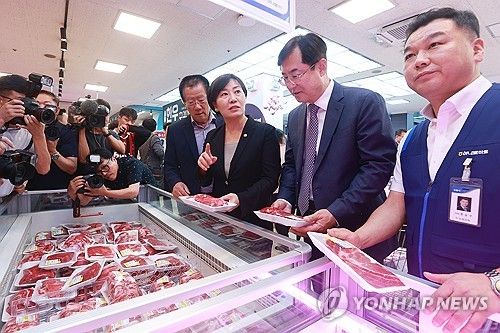 한우 소비촉진 행사장 찾은 송미령 장관
