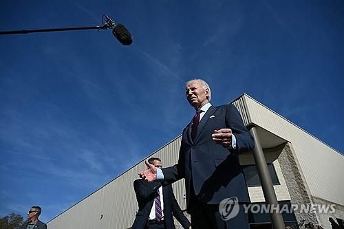 사전투표 후 취재진과 만난 조 바이든 미국 대통령