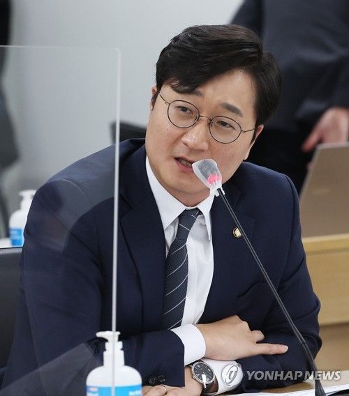 질의하는 더불어민주당 장철민 의원