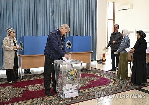 우즈베키스탄 수도 타슈켄트 투표소