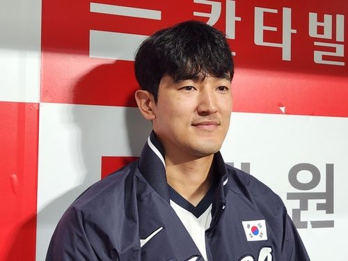 인터뷰하는 고영표