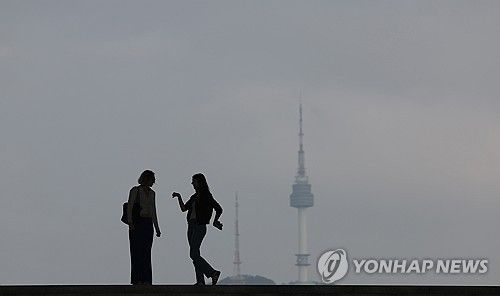 '흐리면 어때? 즐기면 되지!'