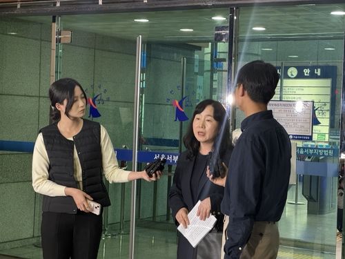 재판 후 입장 밝히는 수험생 측 대리인 김정선 변호사
