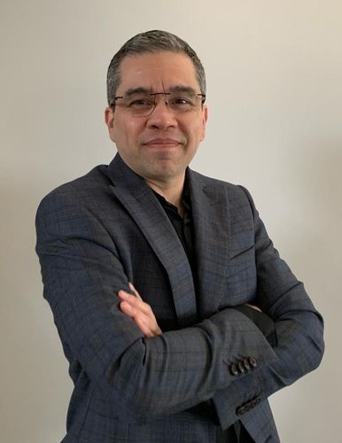 다니엘 플로레스 쿠리엘 교수