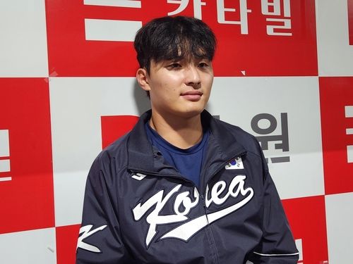 인터뷰하는 윤동희