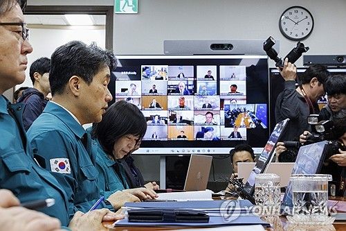 의대 운영대학 총장들과 화상으로 만난 이주호 부총리