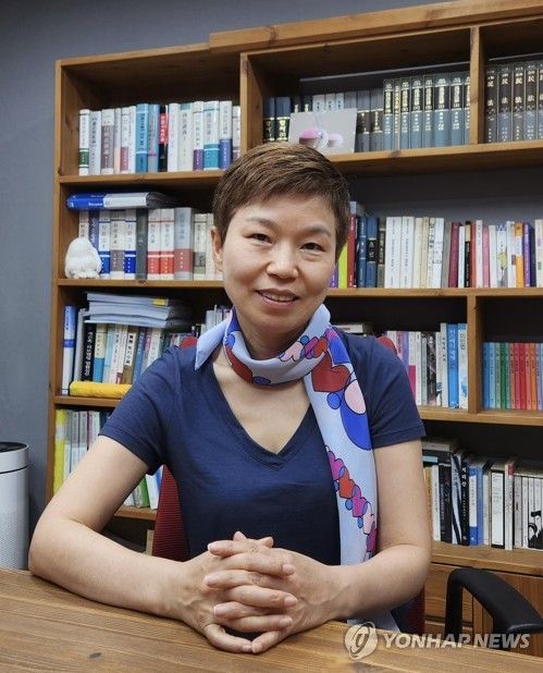 연합뉴스와 인터뷰 중인 김재련 변호사