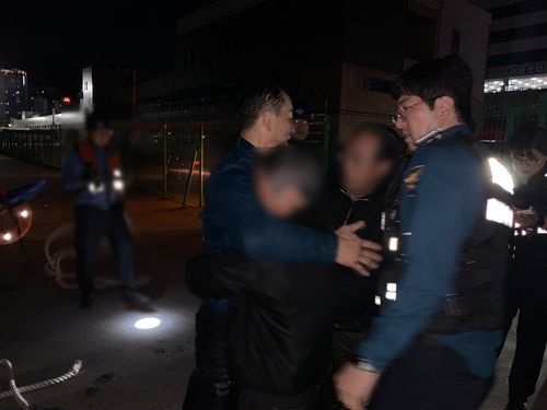 현장에서 익수자 구조한 경찰관들