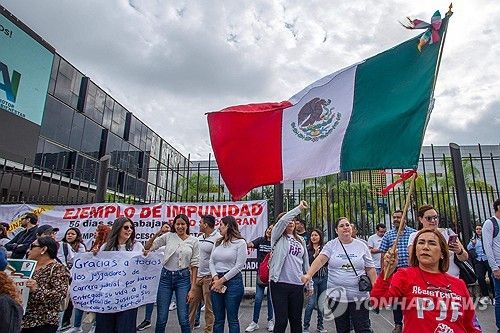 판사 직선제를 비롯한 사법부 개편에 반대하는 멕시코 법원 직원들