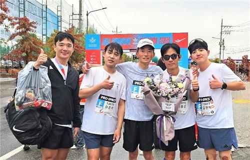 임재택 한양증권 대표, 임직원 16명과 마라톤 풀코스 완주 - 1