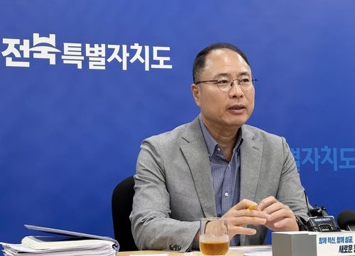브리핑하는 방상윤 전북특별자치도 예산과장