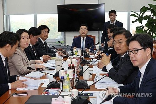 운영개선 소위원회 주재하는 박성준 소위원장