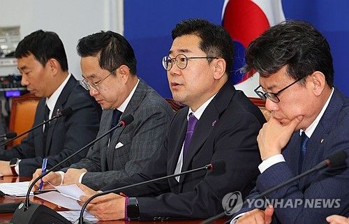 발언하는 박찬대 원내대표