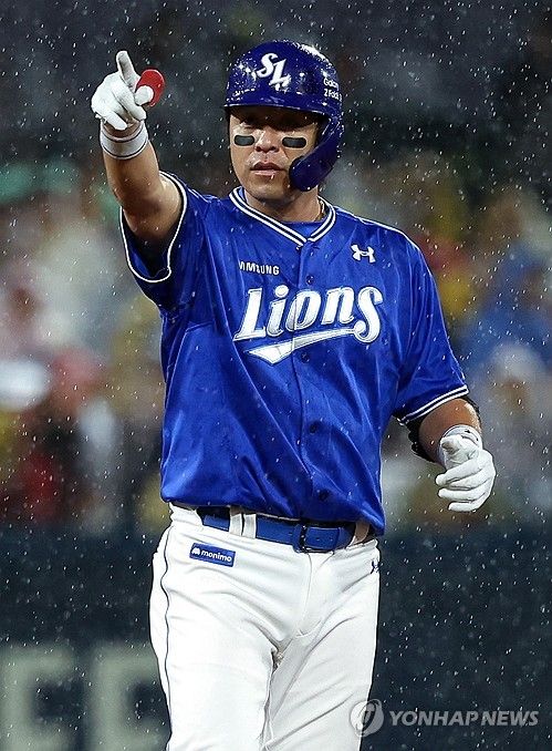 강민호 '우중안타'