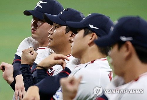 첫 훈련 시작하는 프리미어12 대표팀