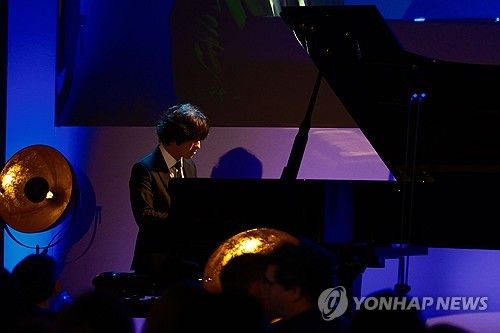 영국 그라모폰 어워즈 시상식에서 연주하는 임윤찬