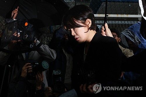 경찰 출석하는 문다혜 씨