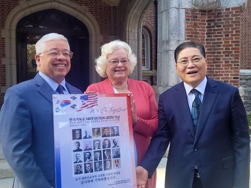 쉴라 플랫 여사(중앙), 소강석 새에덴교회 담임목사(맨 오른쪽)