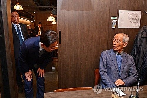 이재명, 윤여준 전 장관과 오찬회동