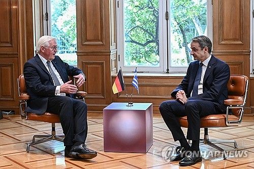 미초타키스 총리와 슈타인마이어 대통령