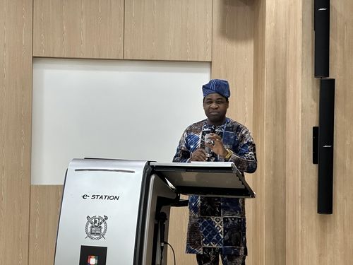 29일 서울대 정책 세미나에서 축사하는 에릭 오군레예 아프리카개발연구원 원장