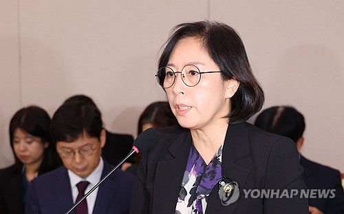현안보고하는 신영숙 장관 직무대행