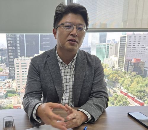 연합뉴스와 인터뷰하는 정찬혁 신한은행 멕시코법인장