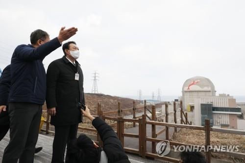 2021년 대선 후보 당시 신한울 3·4호기 건설중단 현장 방문한 윤석열 대통령