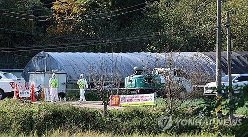 통제되는 AI 항원 발생한 동해의 닭 사육 농가