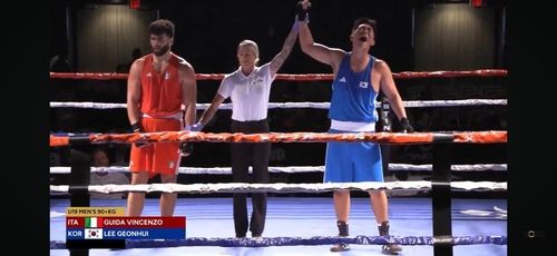 월드 복싱 챔피언십 준결승에서 판정승을 거둔 이건희(경남체고) 