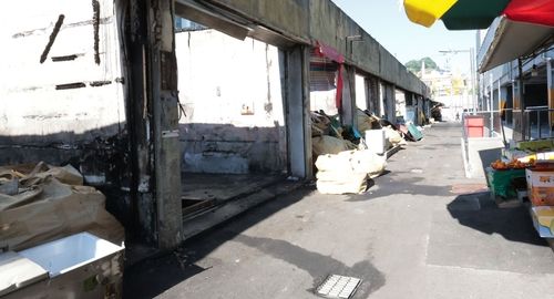 화재로 폐허가 된 마산어시장 청과시장 건물