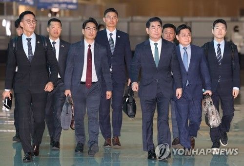 출국하는 김용현 장관