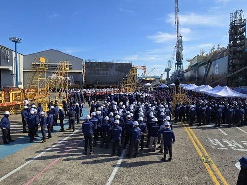 대치하는 HD현대중공업 노사