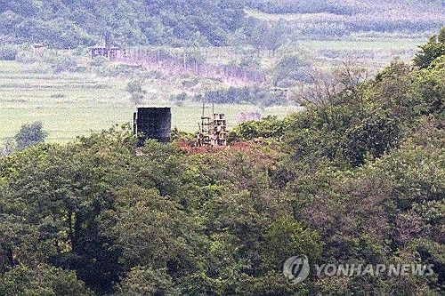 작업하는 북한군