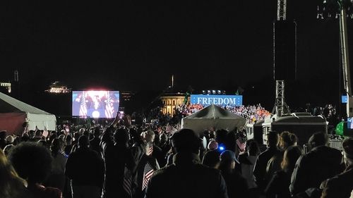 백악관 배경으로 유세하는 해리스 미국 부통령