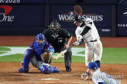 볼피의 역전 만루 홈런 타격 순간