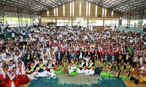 두마게티 고등학교 사물놀이 공연