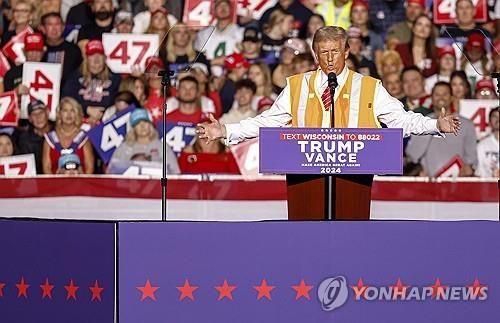 위스콘신서 유세하는 트럼프 전 미국 대통령