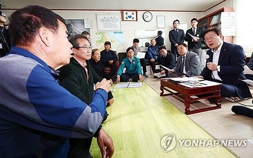 북한 대남방송 소음피해 주민들과 간담회 하는 이재명 대표